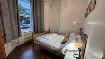 2 bedrooms, iron/ironing board, WiFi, bed sheets