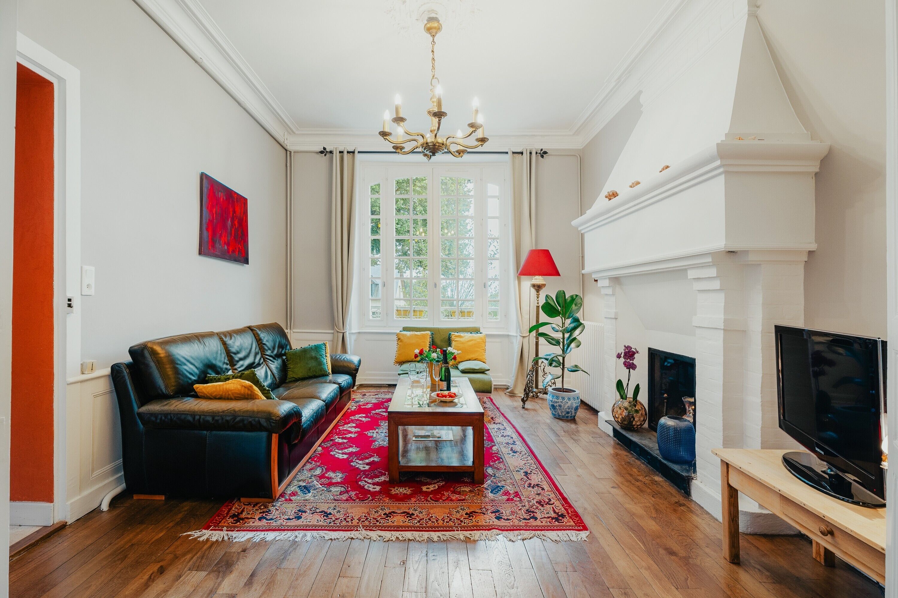 Télévision, lecteur de DVD, chaîne hi-fi