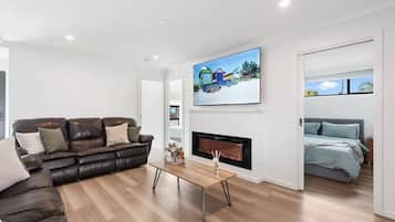 Älytelevisio, takka, DVD-soitin