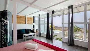 1 chambre, fer et planche Ă repasser, Wi-Fi gratuit, draps fournis