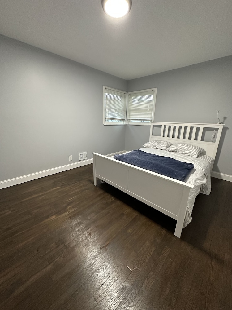 Tranquil Getaway: Stay Serenity in Suburban Bliss - hotel rooms