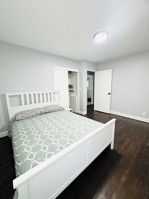 3 chambres, fer et planche à repasser, Wi-Fi, draps fournis