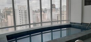 Indoor pool, a heated pool - Flat Moderno Confortavel com Sacada Ibirapuera (Paraíso São Paulo)