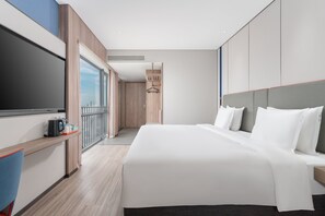 Standard Room (Hollywood) | Premium bedding, down duvets, laptop workspace, blackout curtains - Holiday Inn Express Guangzhou Panyu Dashi by IHG (Guangzhou)