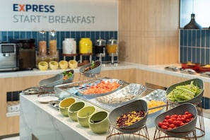 Free daily buffet breakfast - Holiday Inn Express Guangzhou Panyu Dashi by IHG (Guangzhou)
