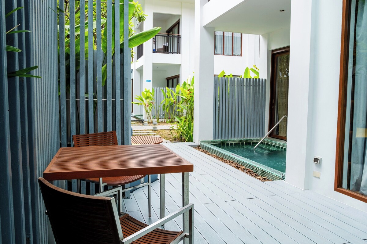 Executive villa, 1 slaapkamer (Plunge Pool) | Een minibar, een kluis op de kamer, een bureau, een laptopwerkplek