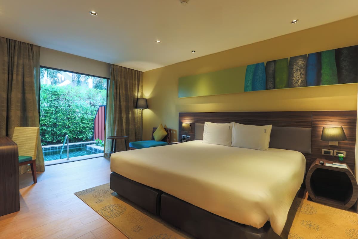 Standard Room, 1 King Bed (Plunge Pool Central Building)