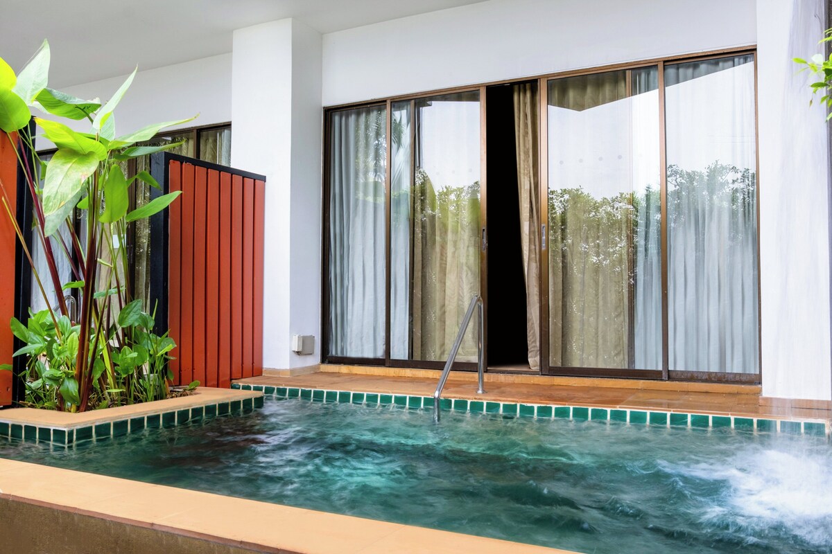 Standaard kamer, 1 kingsize bed (Plunge Pool Central Building) | Een minibar, een kluis op de kamer, een bureau, een laptopwerkplek