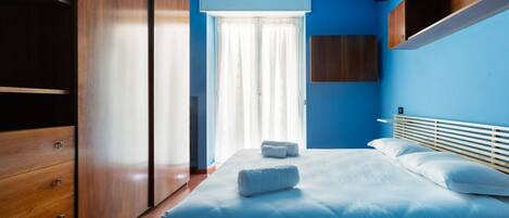 1 habitación, tabla de planchar con plancha y internet