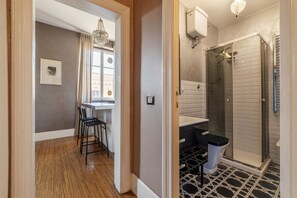 Shower, bidet - GuestHost - Roma Termini Lovely Apartment (Roma)