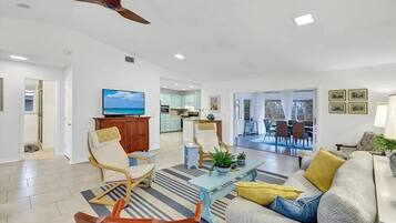 Smart TV, chimenea y impresora