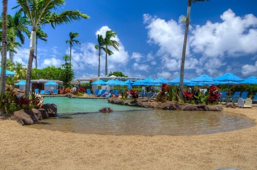 3rd Floor Condo Kiahuna  A/C. Walk to Beach Shop and Restaurants. Ocean 
View!
 