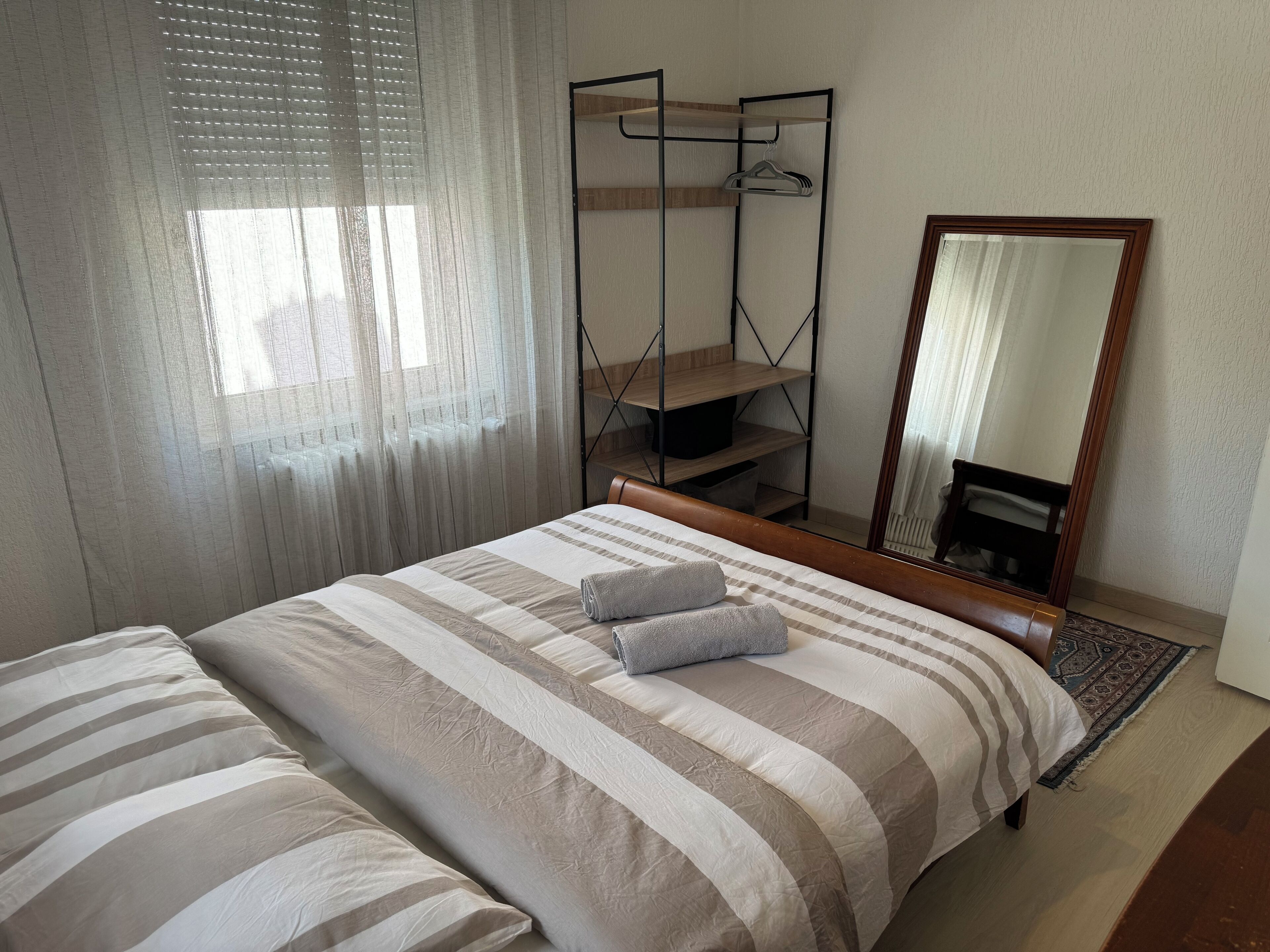 4 chambres, fer et planche à repasser, Wi-Fi gratuit, draps fournis