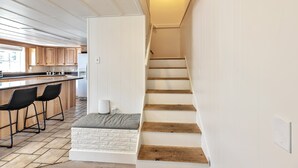 Interior - 4 Bed, 1.5 Bath East SLC Apt - Blazing Google Fiber (Salt Lake City)