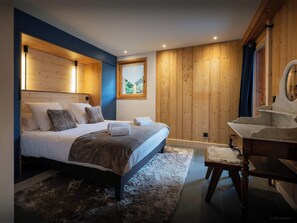 5 quartos, ferros/tábuas de passar roupa, Wi-Fi, roupa de cama