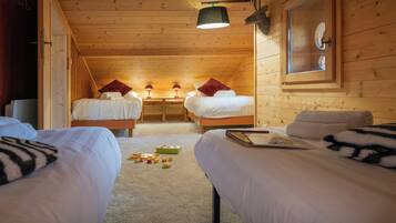 5 bedrooms, iron/ironing board, WiFi, bed sheets