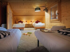 5 habitaciones, tabla de planchar con plancha, wifi y ropa de cama 