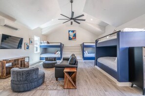 4 bedrooms, desk, iron/ironing board, travel crib