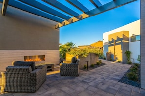 Terrace/patio - The Luxe at Copper Rock Large Luxury Home~ Golf~ ATV~ Zion NP~Lake Access (Hurricane)