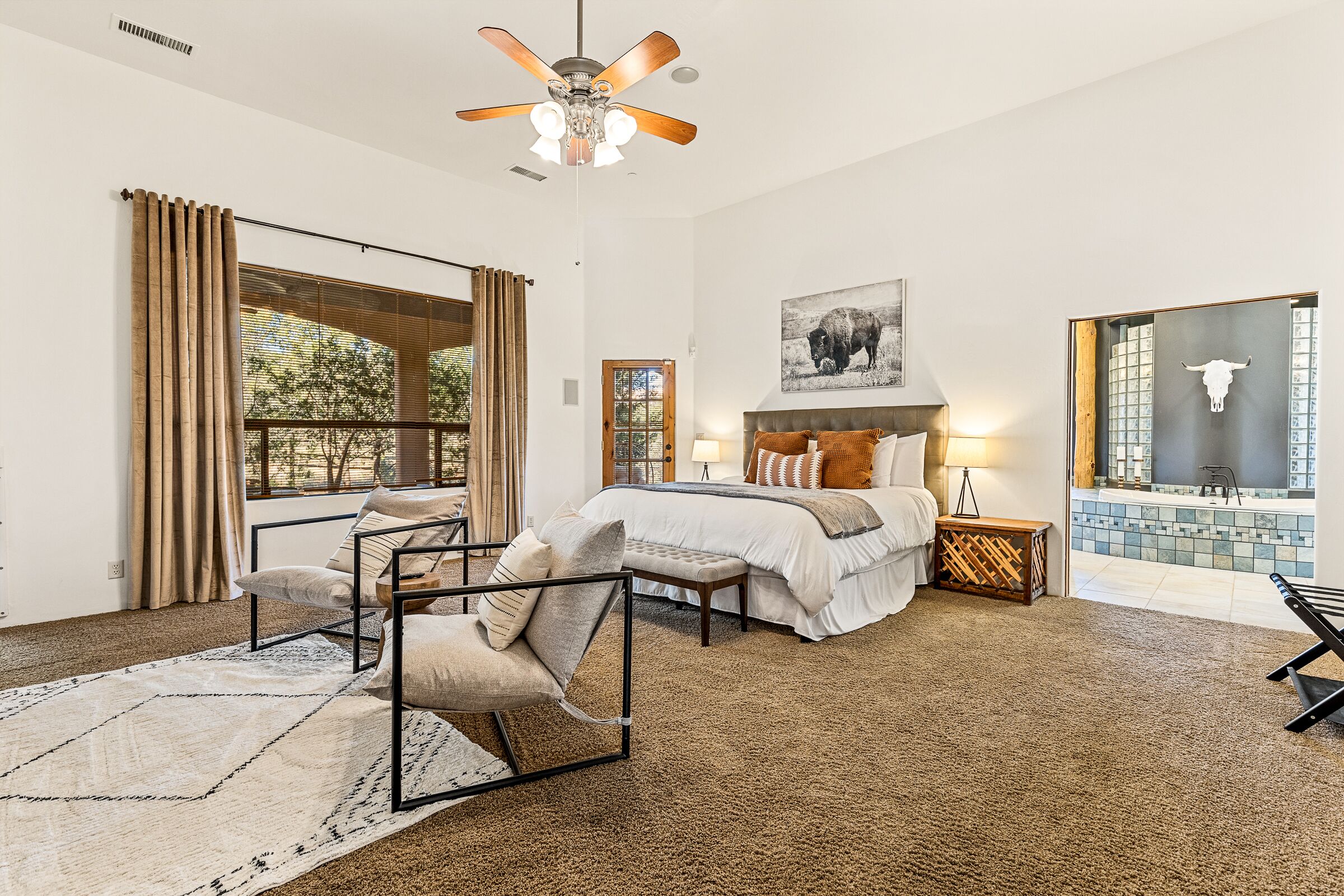 5 Schlafzimmer, Schreibtisch, Bügeleisen/Bügelbrett, Reisekinderbett