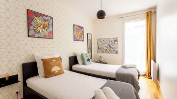 2 slaapkamers, een strijkplank/strijkijzer, gratis wifi, beddengoed