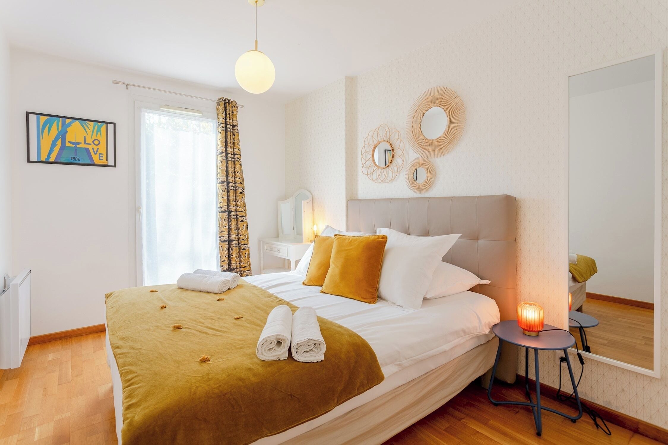 2 slaapkamers, een strijkplank/strijkijzer, gratis wifi, beddengoed