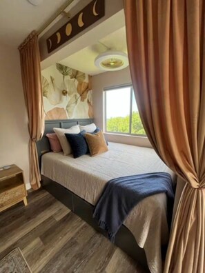 1 bedroom, free WiFi, bed sheets