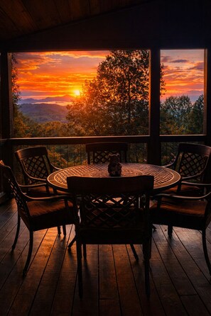Outdoor dining - Charming Bear: Secluded Mountain Cabin w/ Firepit, Views, 2 Living Areas & Pets! (Hiawassee)