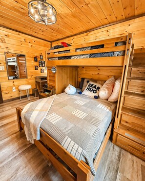 3 habitaciones, escritorio, tabla de planchar con plancha y wifi gratis 