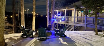 Pet friendly private Charming Bear cabin where cozy meets luxury. Mountain views