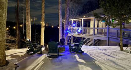Pet friendly private Charming Bear cabin where cozy meets luxury. Mountain views