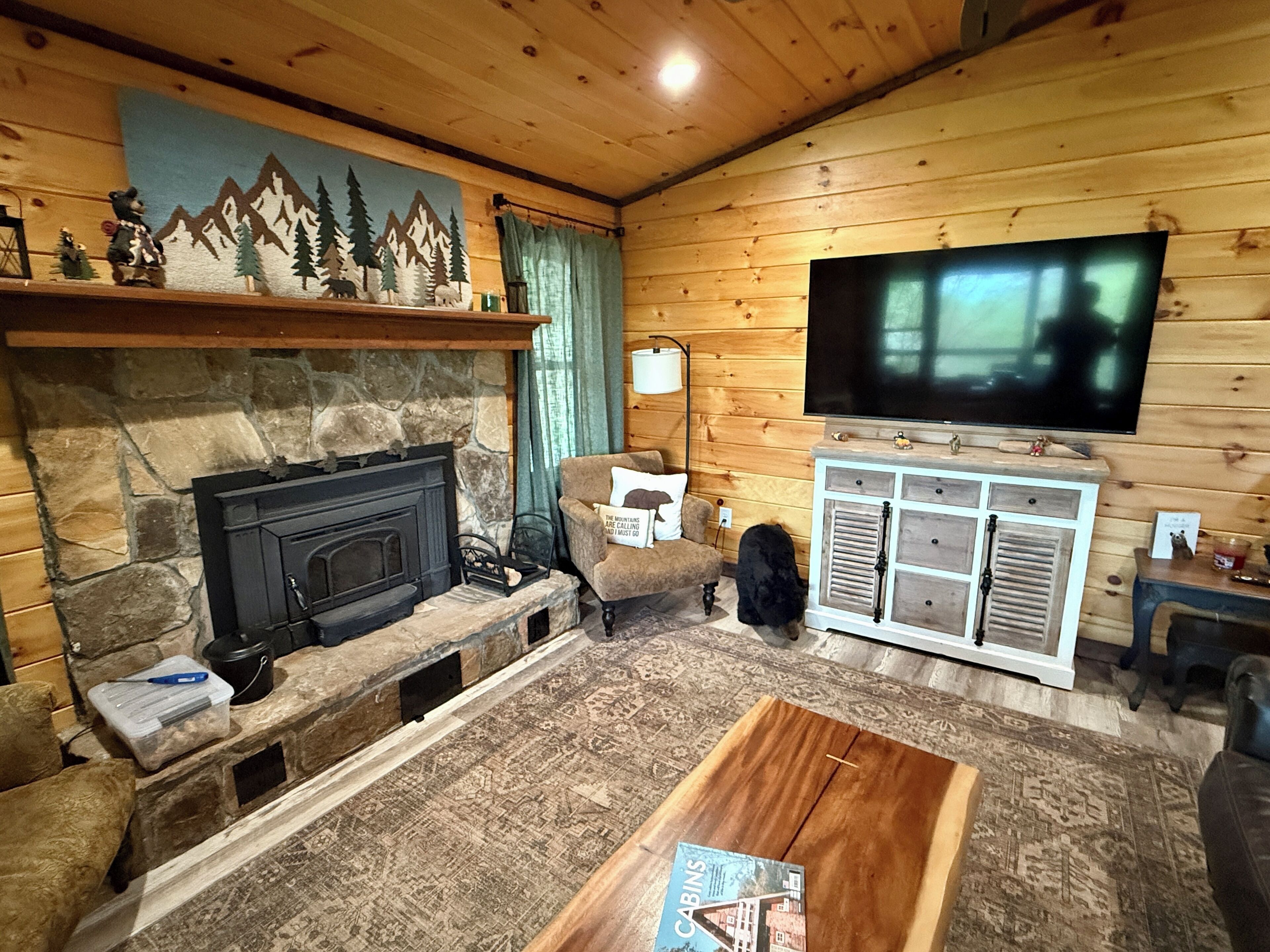 Smart-TV, peis og bøker