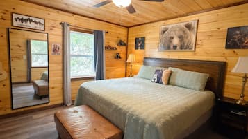 3 bedrooms, desk, iron/ironing board, free WiFi