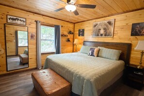 3 bedrooms, desk, iron/ironing board, free WiFi