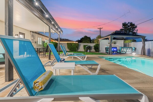 Outdoor pool, a heated pool