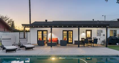 Charming Scottsdale Retreat with Free Heated Pool - 5 Minutes from Old Town