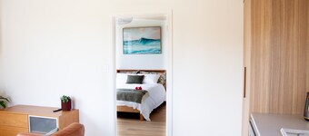 Salt Guesthouse-relax & unwind in this beautiful space. Rural feel, ocean close.