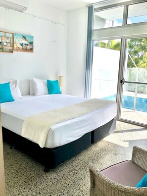 2 bedrooms, desk, iron/ironing board, travel cot