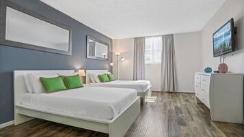 4 Schlafzimmer, Verdunkelungsvorhänge, Bügeleisen/Bügelbrett