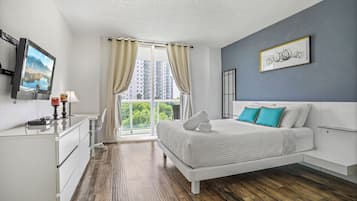 4 quartos, cortinas blackout, ferros/tábuas de passar roupa