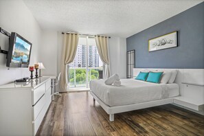 4 Schlafzimmer, Verdunkelungsvorhänge, Bügeleisen/Bügelbrett