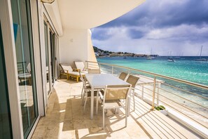 Outdoor dining - The Sunnydays Condo (Simpson Bay)