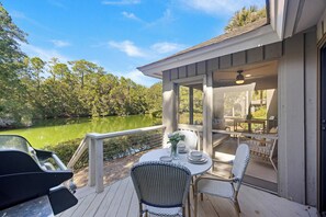 Outdoor dining - High-End Greenslake Cottage with Pool Access, Lagoon Views - One of the BEST! (Kiawah Island)