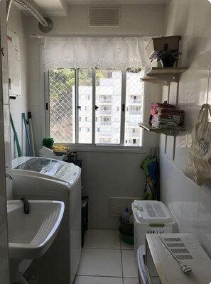 Jetted tub, hair dryer, towels, soap