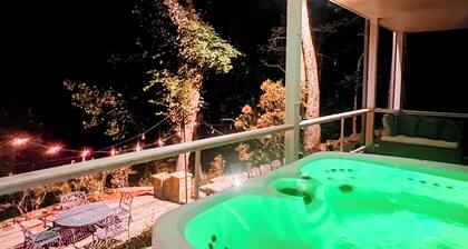 Pet friendly luxury lake view cottage fun themed Charming Beaver, New hot tub