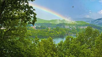 3 camere, una scrivania, ferro/asse da stiro, Wi-Fi gratuito