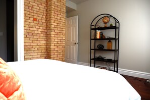 2 bedrooms, WiFi, bed sheets - Central London - Clean, Modern & Comfortable. Downtown w/ Free Parking & Wi-Fi (London)