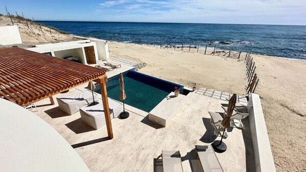 Alberca al aire libre y alberca climatizada