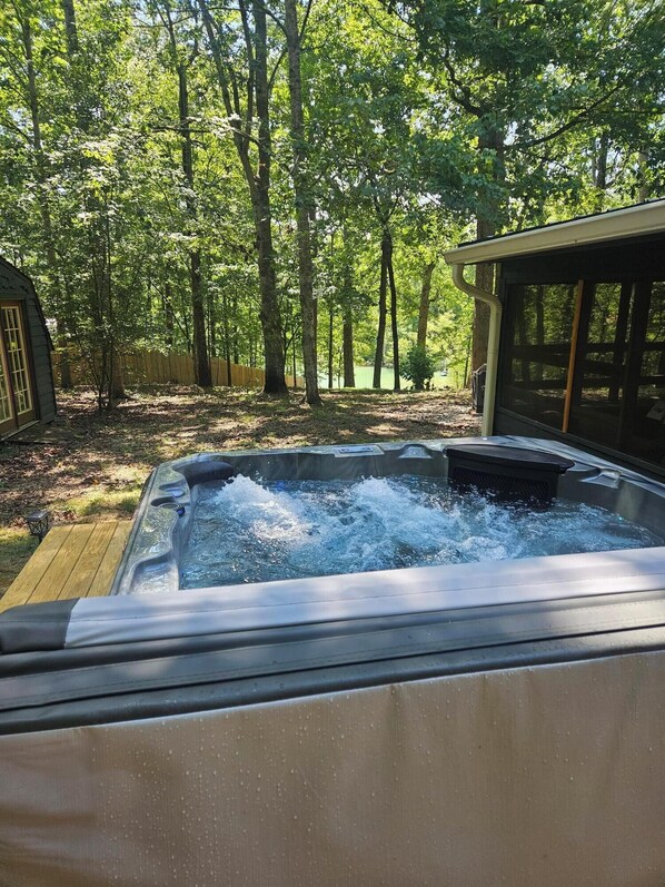 Outdoor spa tub