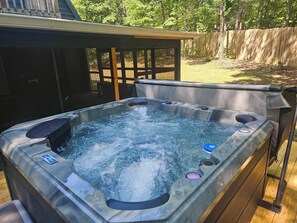 Bañera de hidromasaje al aire libre